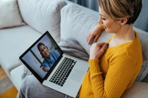 Psiholog online gratuit – ce opțiuni ai în România